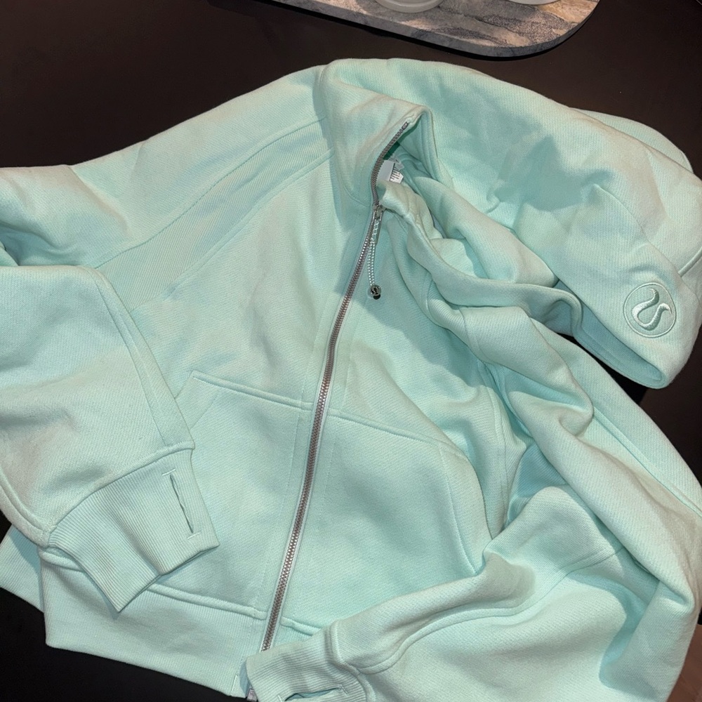 Lululemon Scuba